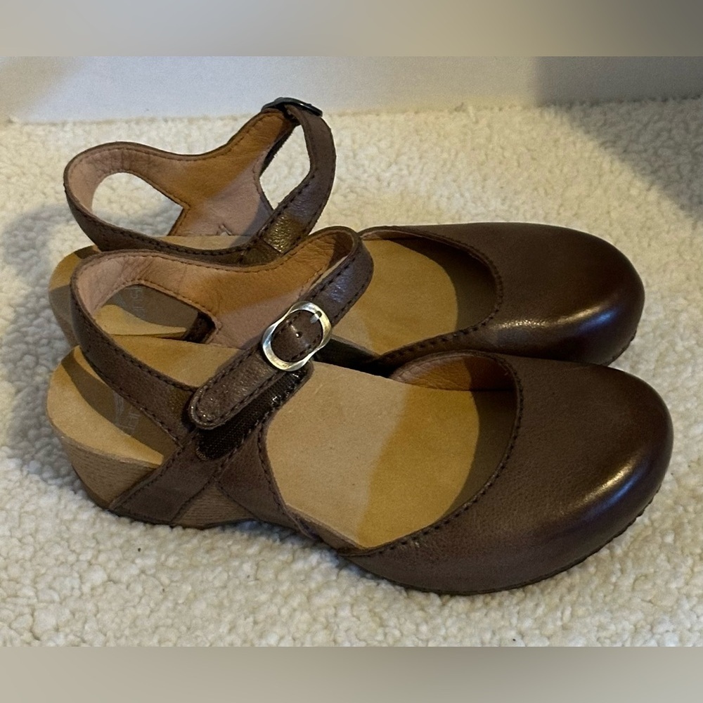 Dansko Women’s Brown Tiffani Wedge Sandal size 37 Lightweight with Buckle - Picture 2 of 8